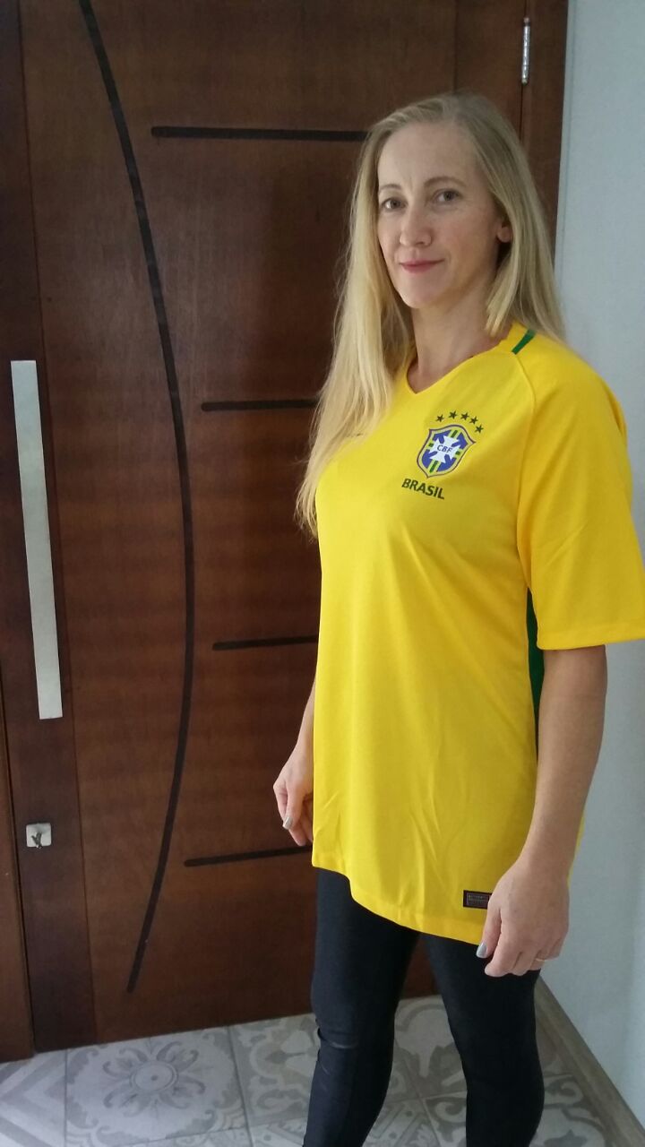 Sirlei Sirlei exibe camisa da seleção brasileira